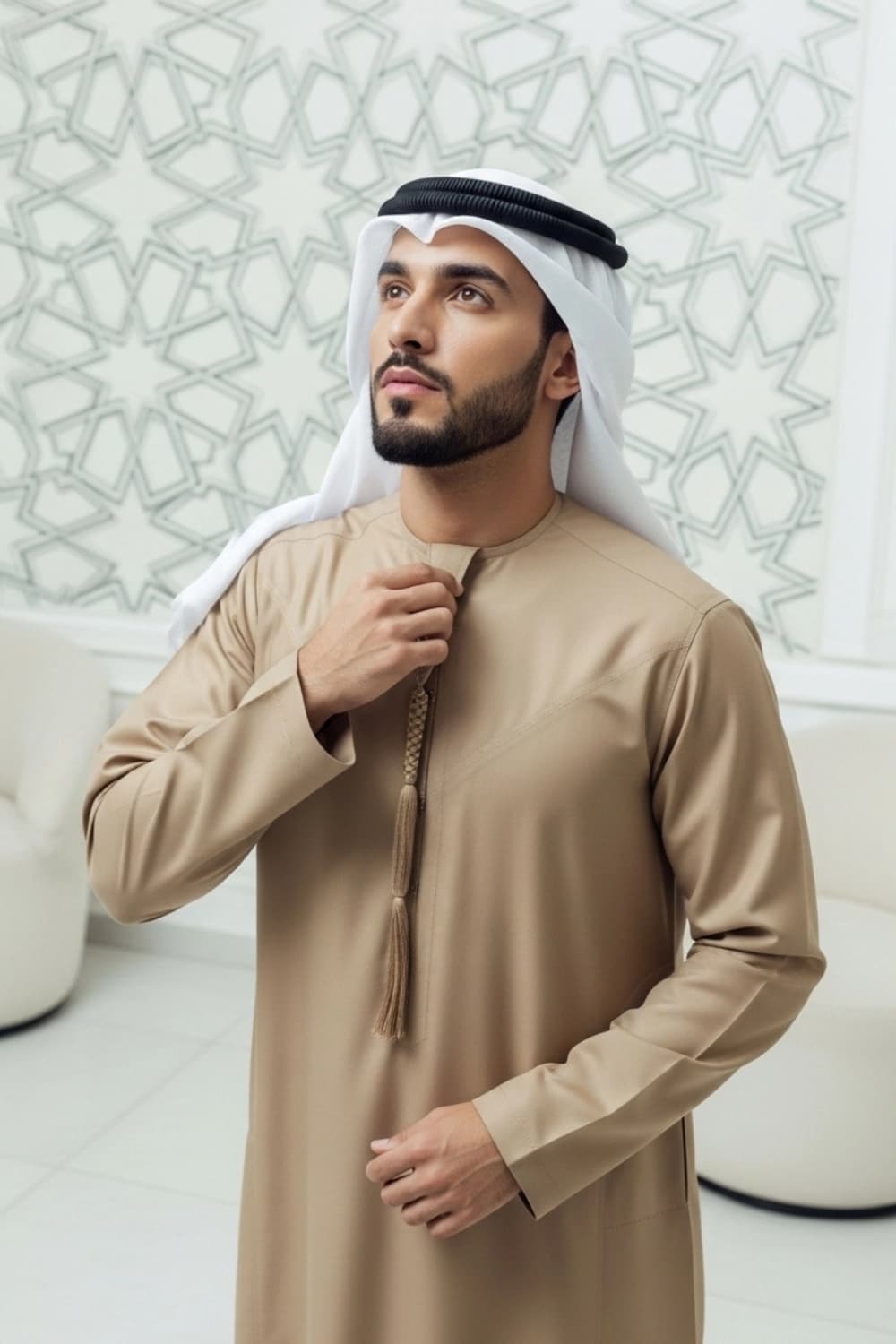 كندورة إماراتية بلون الجمل الدافئ | من شباب اليولة بقماش ياباني فاخر - إصدار ستيلا - 2