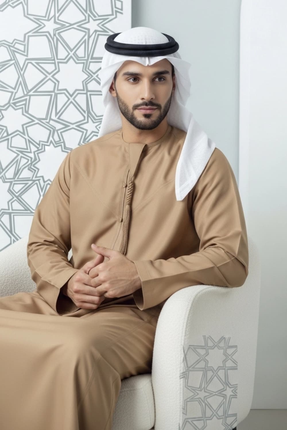 كندورة إماراتية بلون الجمل الدافئ | من شباب اليولة بقماش ياباني فاخر - إصدار ستيلا - 4